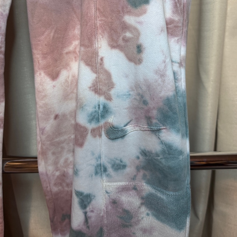Nike Tie dyed oversized sweatpants (New) - Picture 6 of 10